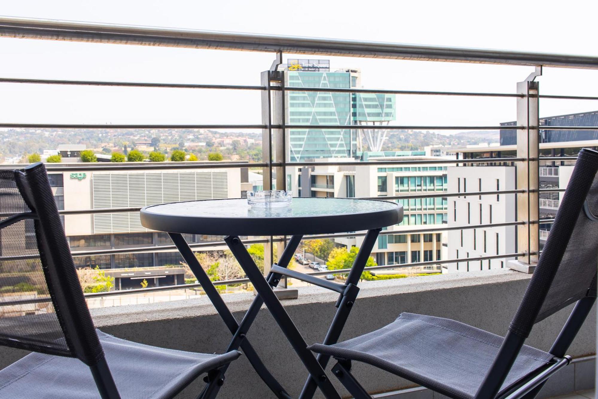 Menlyn Apartment Pretoria-Noord Buitenkant foto